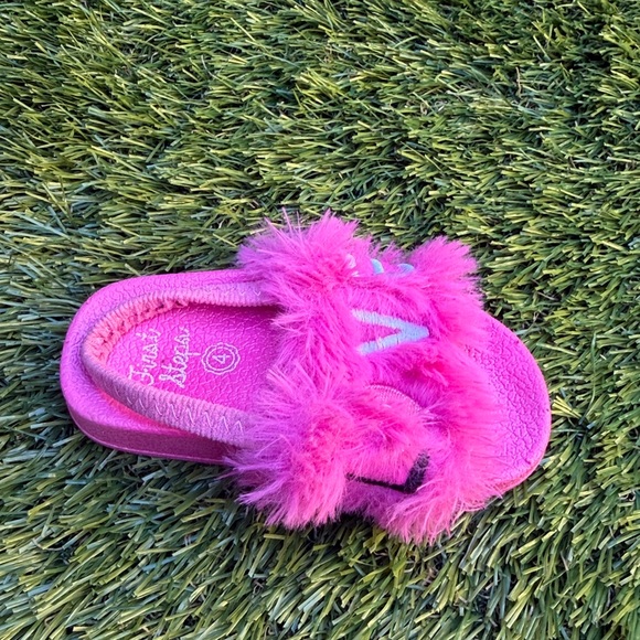 Pink Fuzzy Kids Sandals - Picture 2 of 3